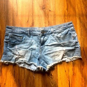 Mossimo denim shorts. Juniors size 17.